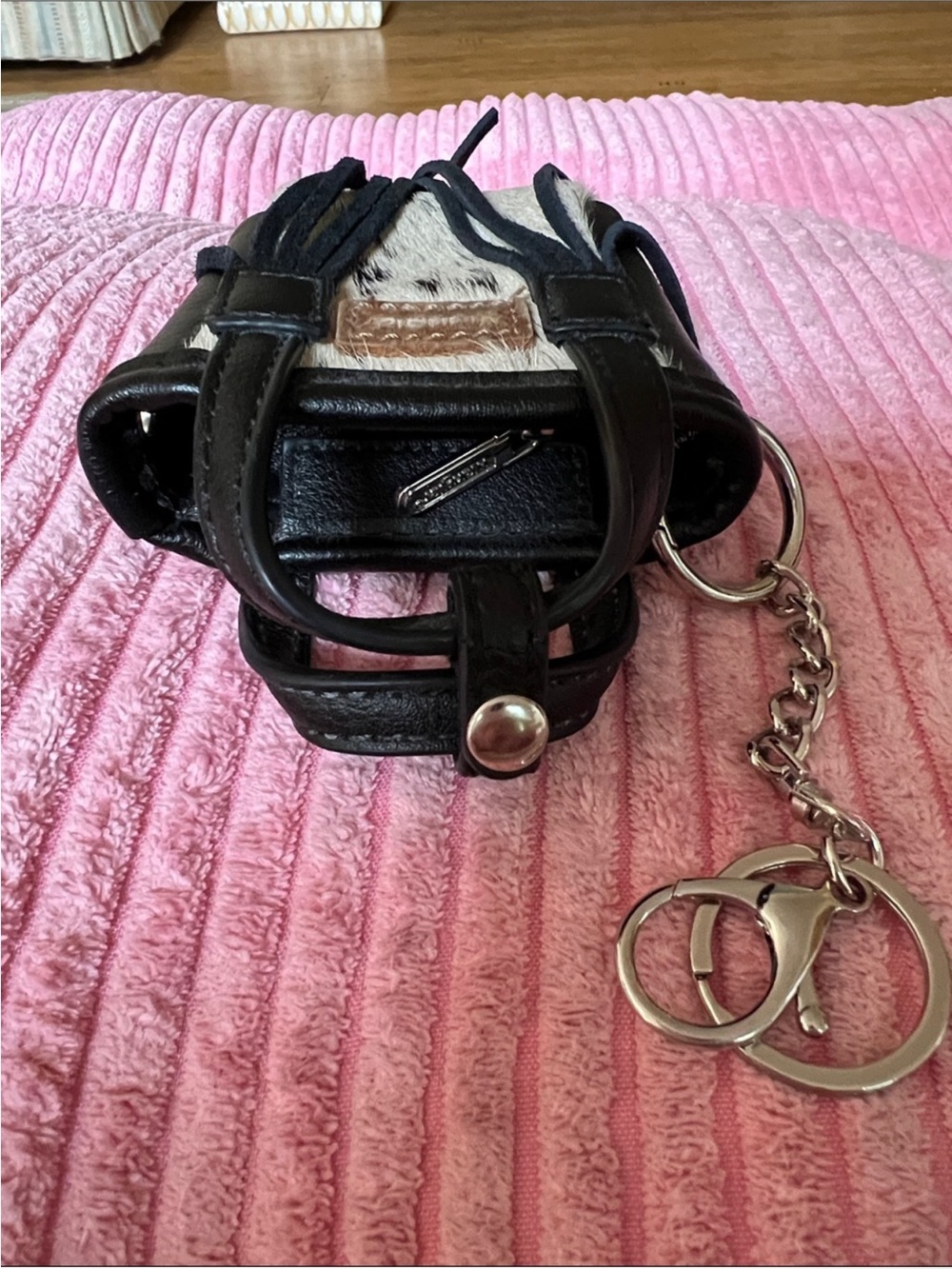 Wrangler Cowhide Mini Fringe Tote Bag Keychain - Picture 4 of 12